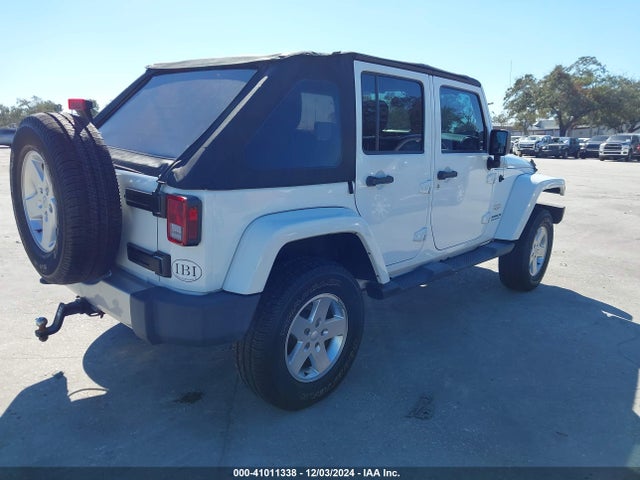 1C4BJWEG4EL213599 Jeep Wrangler Unlimited Sahara