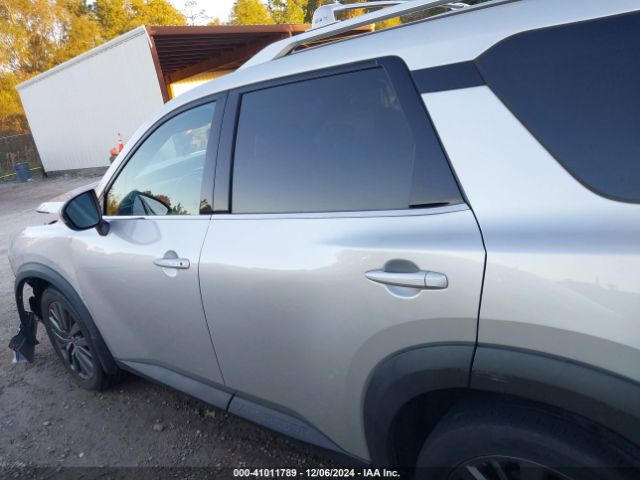 5N1DR3CB8NC211826 Nissan Pathfinder Sl 2wd