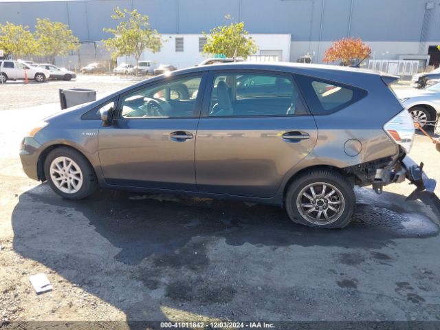 JTDZN3EU4E3331286 Toyota Prius V Three