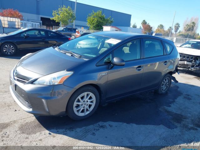 JTDZN3EU4E3331286 Toyota Prius V Three