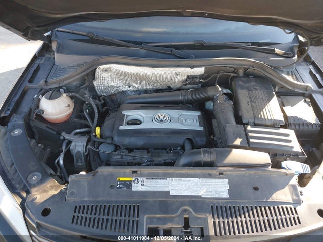 WVGBV7AX8HK017137 Volkswagen Tiguan 2.0t/s