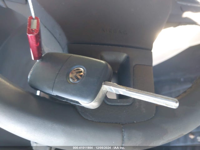 WVGBV7AX8HK017137 Volkswagen Tiguan 2.0t/s