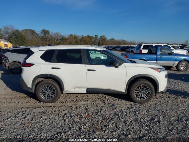 5N1BT3AA3PC798975 Nissan Rogue S Fwd