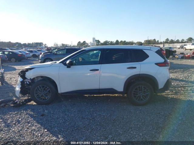 5N1BT3AA3PC798975 Nissan Rogue S Fwd