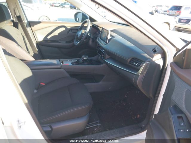 5N1BT3AA3PC798975 Nissan Rogue S Fwd