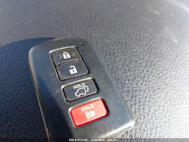 2T3RFREV9JW793956 Toyota Rav4 Adventure/xle