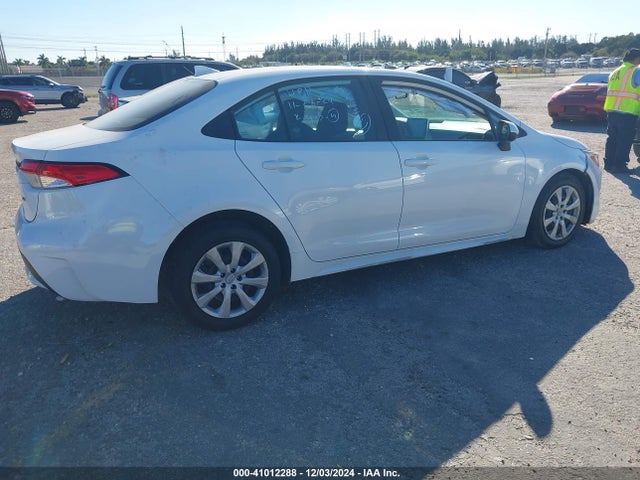 Toyota COROLLA LE 2021 5YFEPMAE9MP256636 Image 4