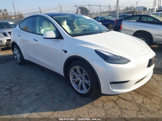 2022 TESLA MODEL Y 7SAYGAEE0NF381840 Photo 0