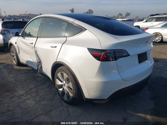 2022 TESLA MODEL Y 7SAYGAEE0NF381840 Photo 2