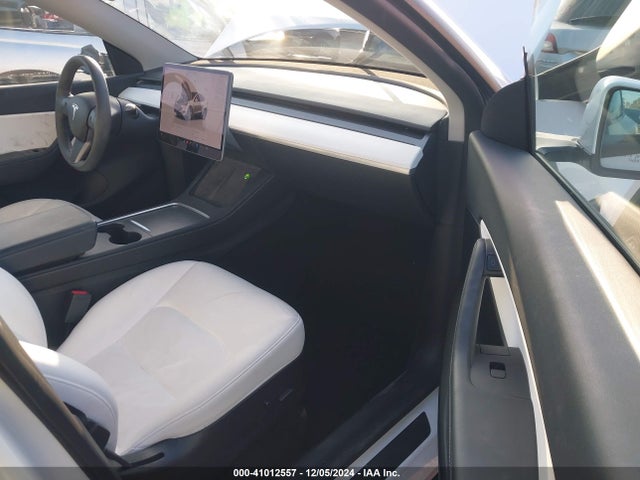 2022 TESLA MODEL Y 7SAYGAEE0NF381840 Photo 4