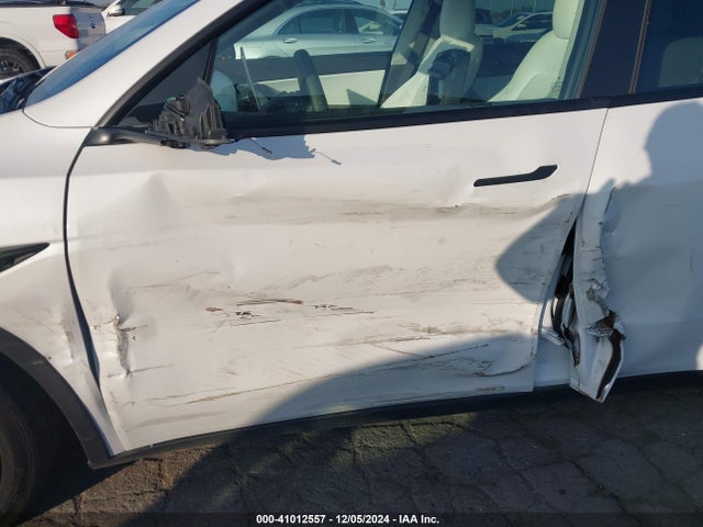2022 TESLA MODEL Y 7SAYGAEE0NF381840 Photo 5