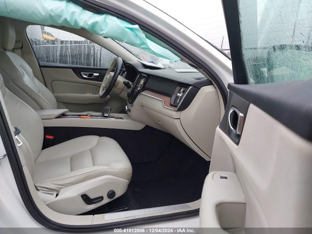7JRL12FZ1NG160853 Volvo S60 B5 Momentum