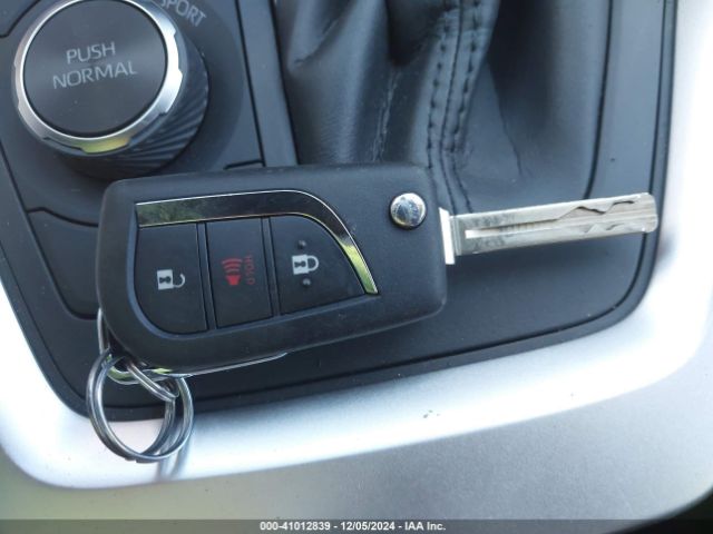 JTMMWRFV5ND144358 Toyota Rav4 Hybrid Le