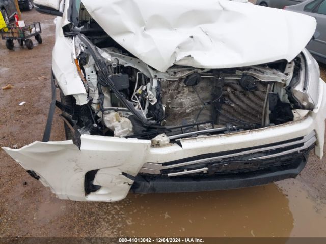 5TDZARFH8KS042289 Toyota Highlander Le
