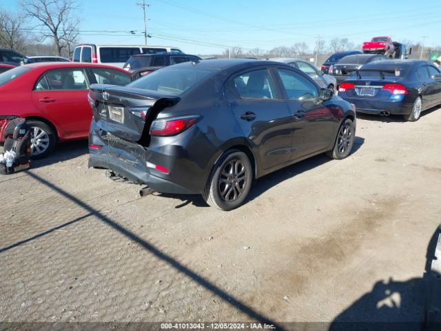 3MYDLBYV8LY707895 Toyota YARIS LE