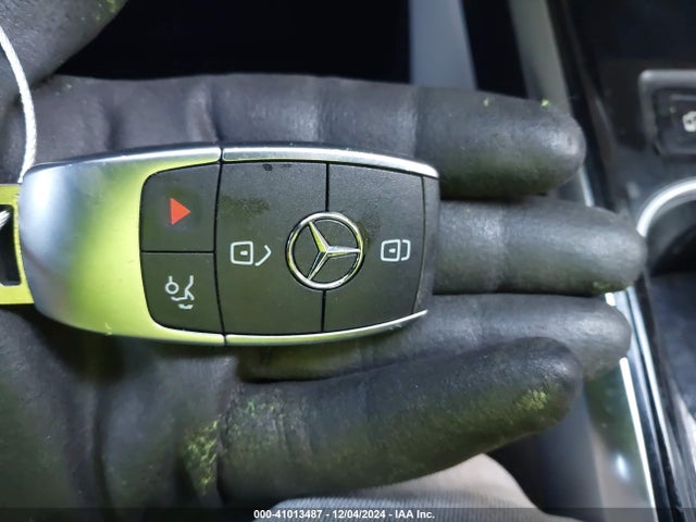 W1N4M4HB7LW037978 Mercedes-Benz Glb 250 4matic