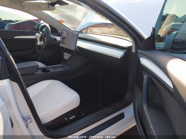 2022 TESLA MODEL 3 5YJ3E1EB3NF136615 Photo 4