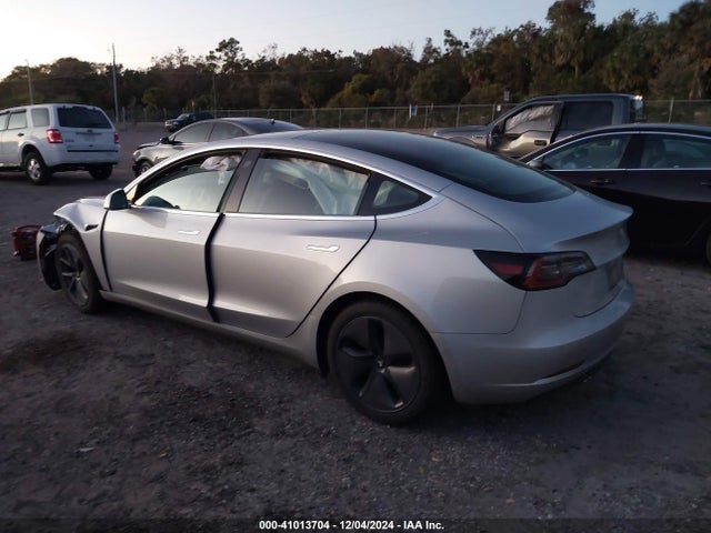 2018 TESLA MODEL 3 5YJ3E1EB5JF065265 Photo 2