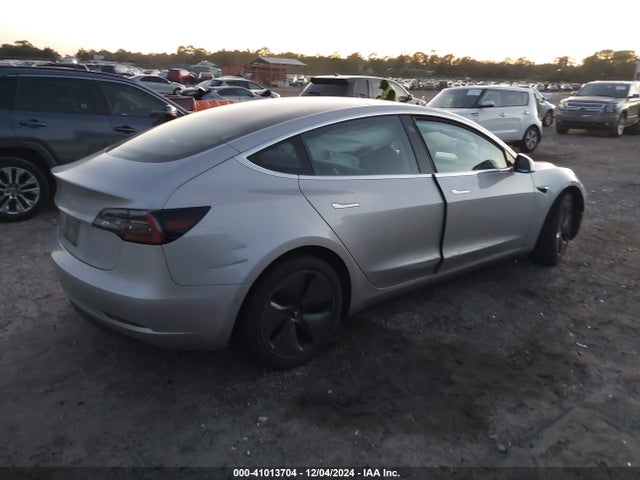 2018 TESLA MODEL 3 5YJ3E1EB5JF065265 Photo 3