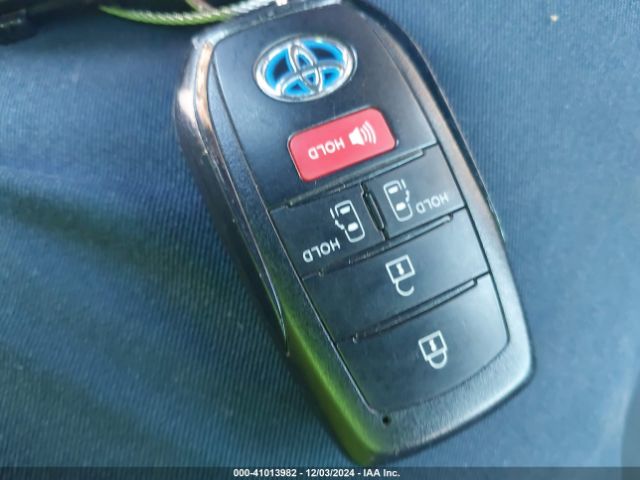 5TDBRKEC6MS007261 Toyota SIENNA LE