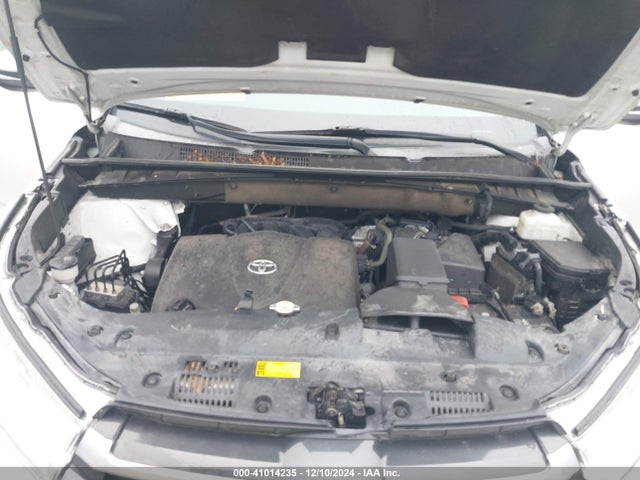5TDKZRFHXKS565808 Toyota Highlander Xle