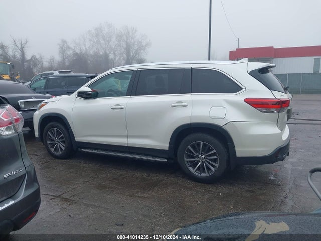 5TDKZRFHXKS565808 Toyota Highlander Xle