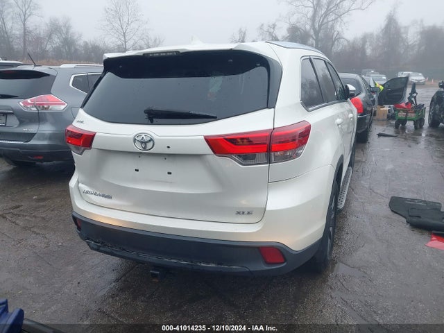5TDKZRFHXKS565808 Toyota Highlander Xle