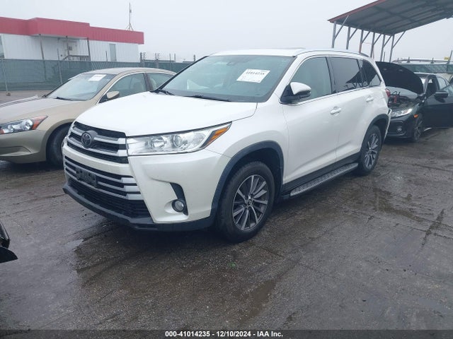 5TDKZRFHXKS565808 Toyota Highlander Xle