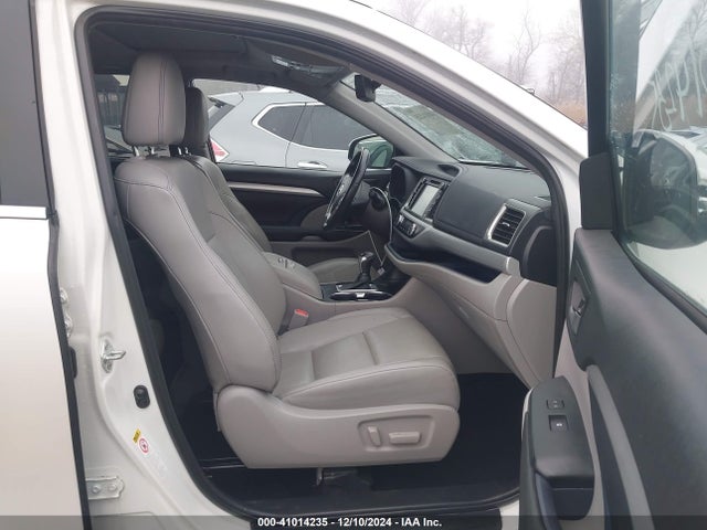 5TDKZRFHXKS565808 Toyota Highlander Xle