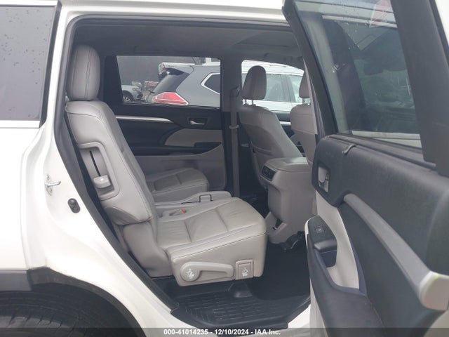5TDKZRFHXKS565808 Toyota Highlander Xle