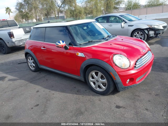 2008 MINI COOPER WMWMF33518TT64900 Photo 0
