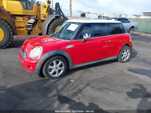 2008 MINI COOPER WMWMF33518TT64900 Photo 1