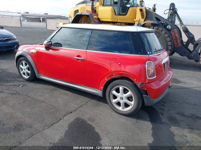 2008 MINI COOPER WMWMF33518TT64900 Photo 2
