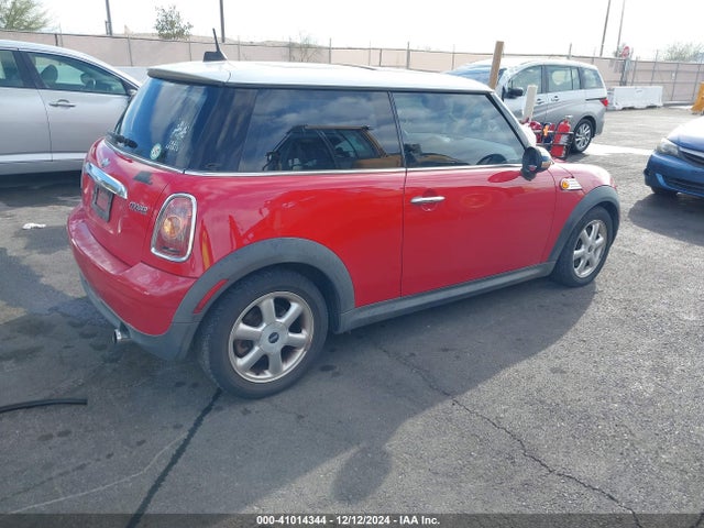 2008 MINI COOPER WMWMF33518TT64900 Photo 3