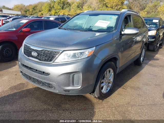 KIA Sorento Lx V6 2015 5XYKT4A72FG584455 Image 2