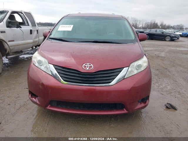 41014368 :رقم المزاد ، 5TDKK3DC1DS389954 vin ، 2013 Toyota Sienna Le V6 8 Passenger مزاد بيع