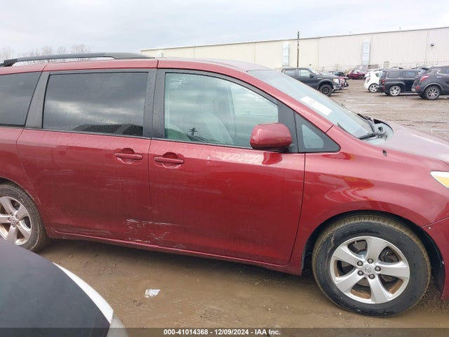 41014368 :رقم المزاد ، 5TDKK3DC1DS389954 vin ، 2013 Toyota Sienna Le V6 8 Passenger مزاد بيع