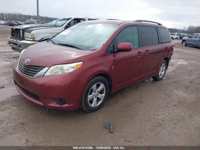 41014368 :رقم المزاد ، 5TDKK3DC1DS389954 vin ، 2013 Toyota Sienna Le V6 8 Passenger مزاد بيع