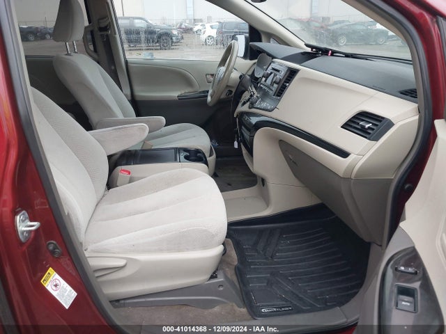 41014368 :رقم المزاد ، 5TDKK3DC1DS389954 vin ، 2013 Toyota Sienna Le V6 8 Passenger مزاد بيع