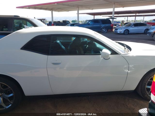 2C3CDZAG0GH329549 Dodge Challenger Sxt Plus