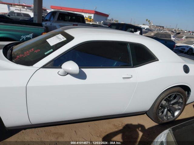 2C3CDZAG0GH329549 Dodge Challenger Sxt Plus