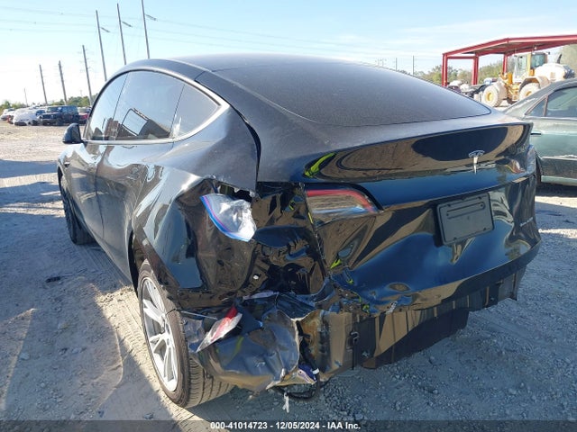 2023 TESLA MODEL Y 7SAYGDEE8PF799227 Photo 2