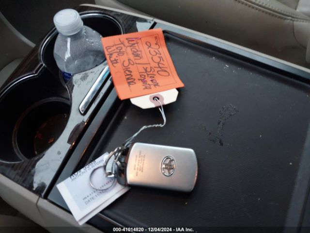 5TDYK3DC9FS595827 Toyota Sienna Xle 8 Passenger