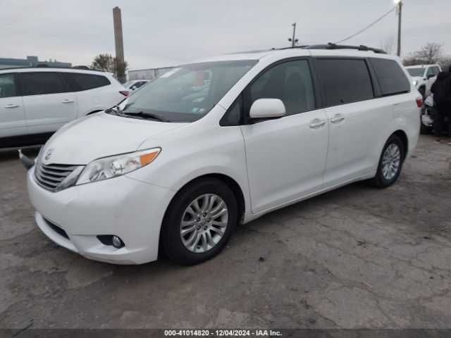 5TDYK3DC9FS595827 Toyota Sienna Xle 8 Passenger