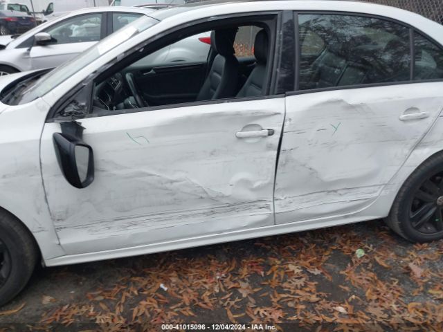 3VWD17AJ6JM227008 Volkswagen Jetta 1.8t Se Sport