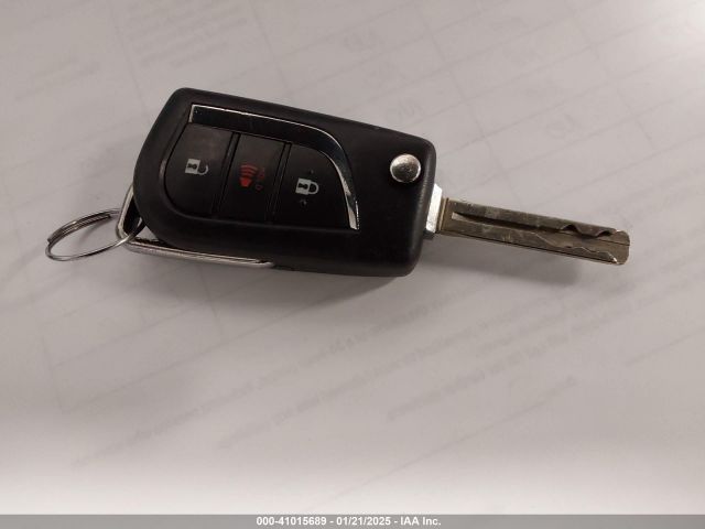 2T3F1RFV9MC167832 Toyota RAV4 LE