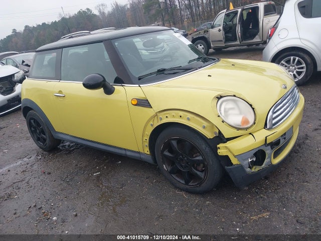 2010 MINI COOPER WMWMF3C53ATZ64422 Photo 0