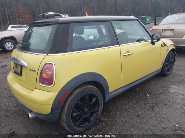 2010 MINI COOPER WMWMF3C53ATZ64422 Photo 3