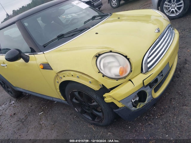 2010 MINI COOPER WMWMF3C53ATZ64422 Photo 5