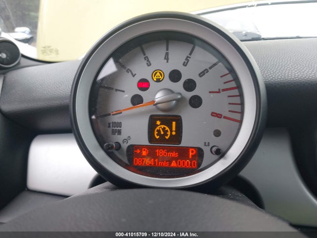 2010 MINI COOPER WMWMF3C53ATZ64422 Photo 6